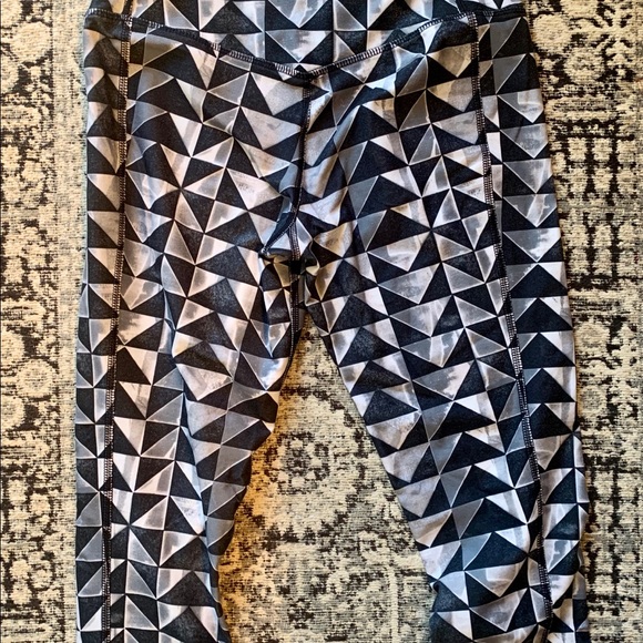 Nike women’s Dri Fit Leggings - Picture 3 of 3